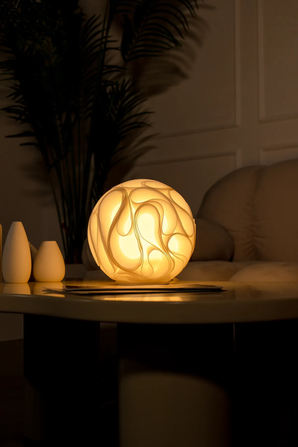 O1 Gravity Sculpted Lamp - product image