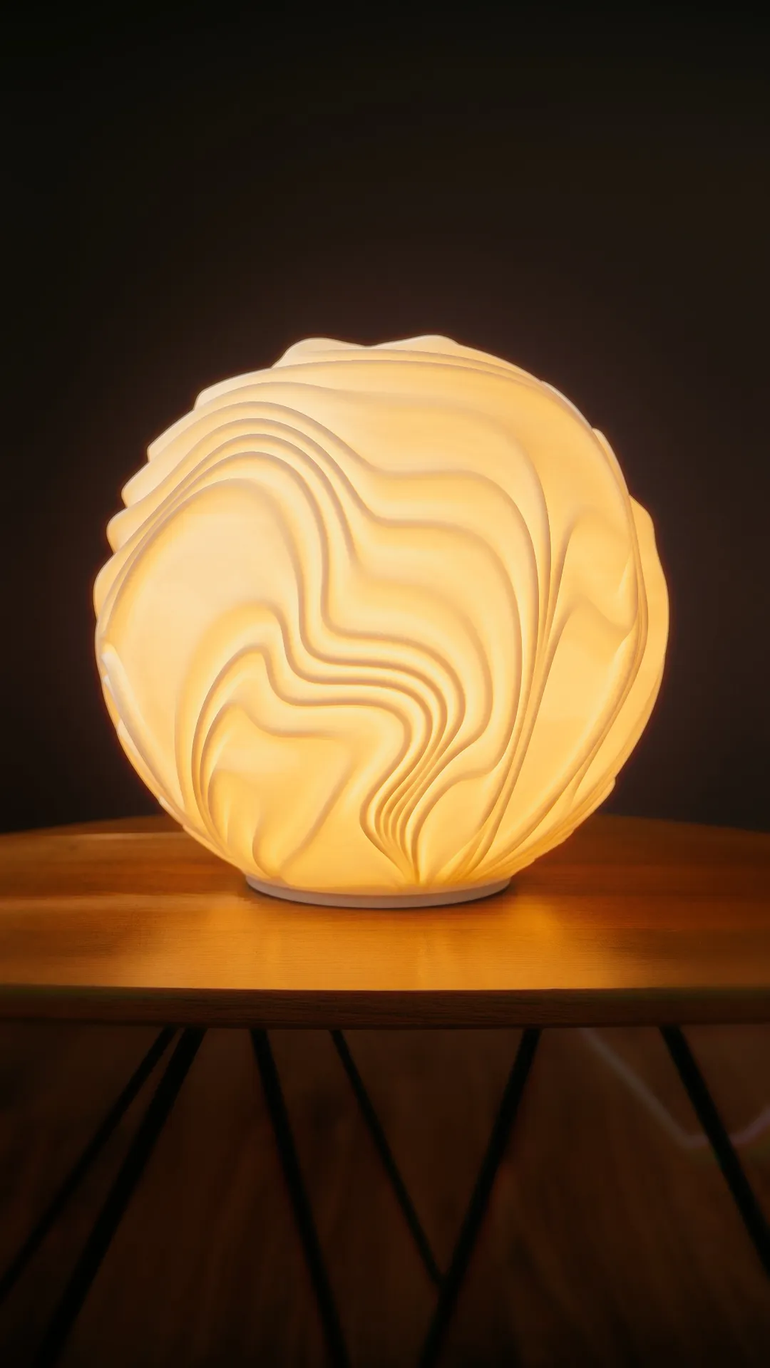 O4 Flow Sculpted Lamp - product image