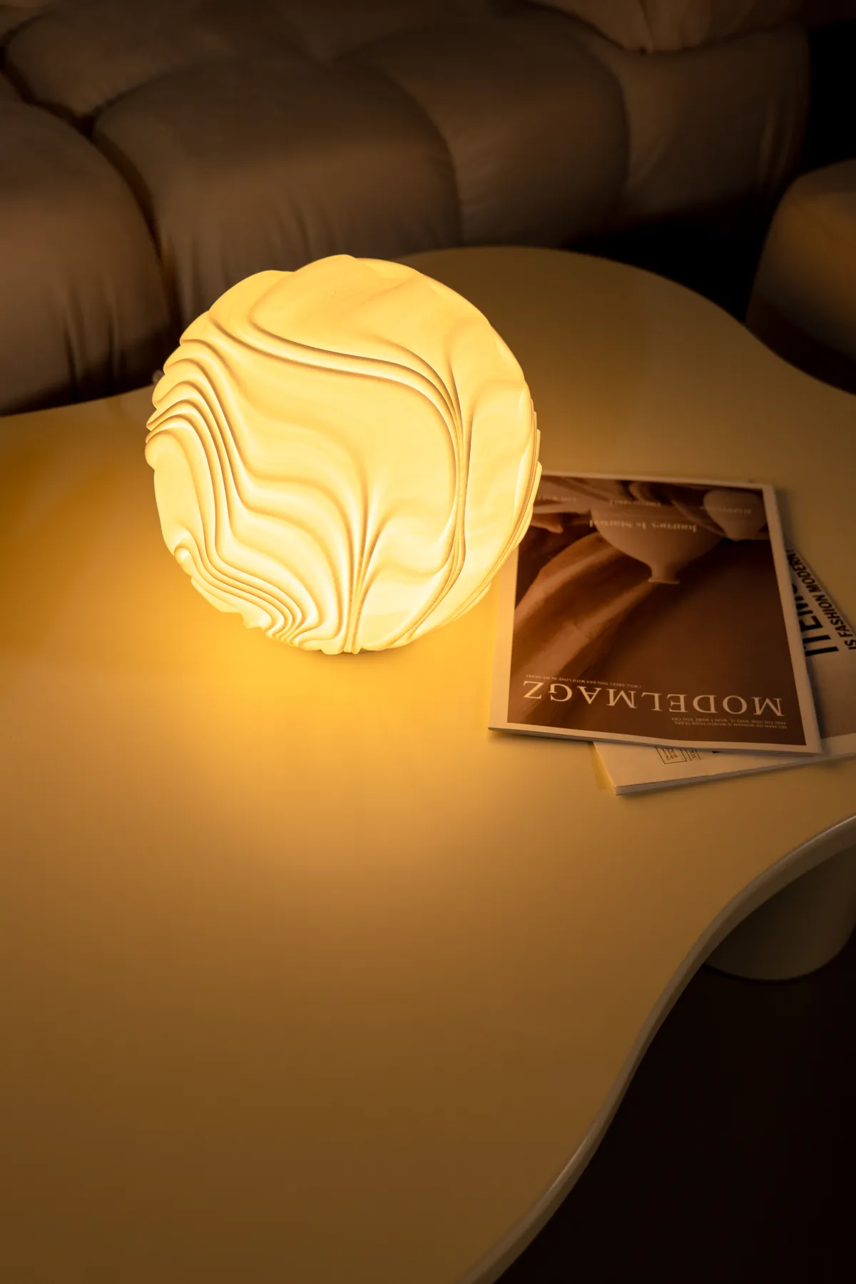 O4 Flow Sculpted Lamp - product image