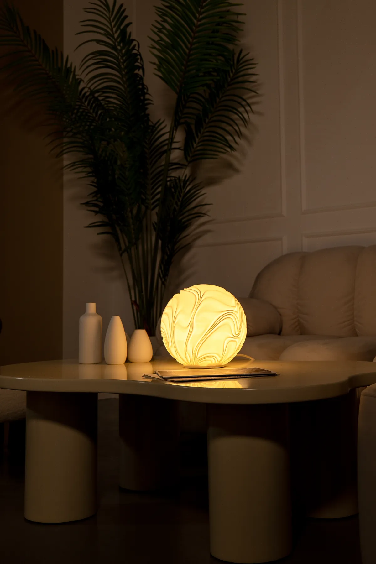 O4 Flow Sculpted Lamp - product image
