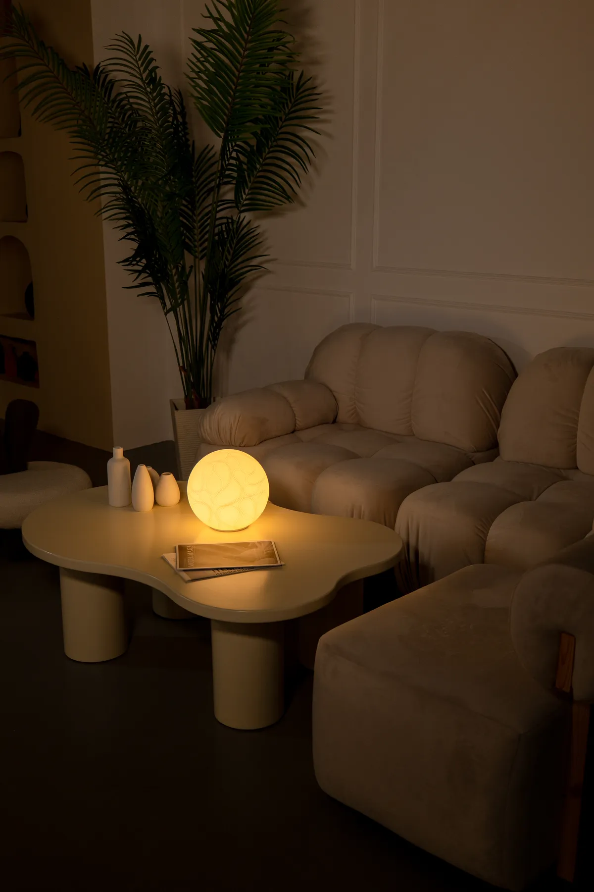 O8 River Sculpted Lamp - product image